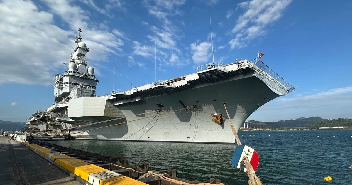 Si një pajisje Bluetooth  një kartolinë dhe dy pulla postare zbuluan vendndodhjen e Charles de Gaulle