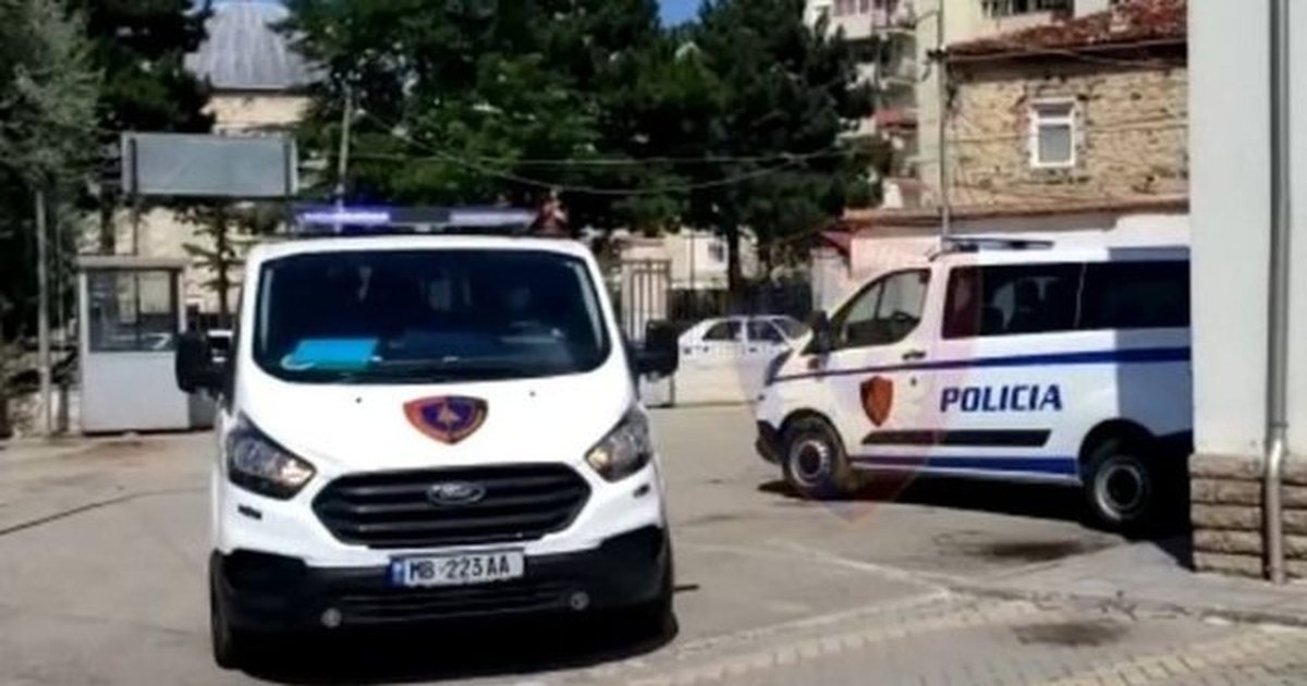 Dyshohet se përhapnin ideologji fetare tek fëmijët  ndalohen tre persona të huaj në Shkodër