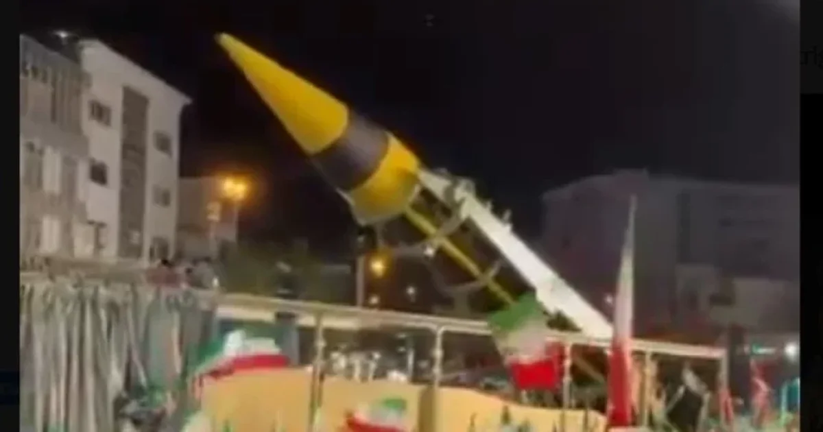 Zgjatja e armëpushimit nga Donald Trump  Irani ekspozon raketat balistike në Teheran  shfaqet  Khorramshahr 4 