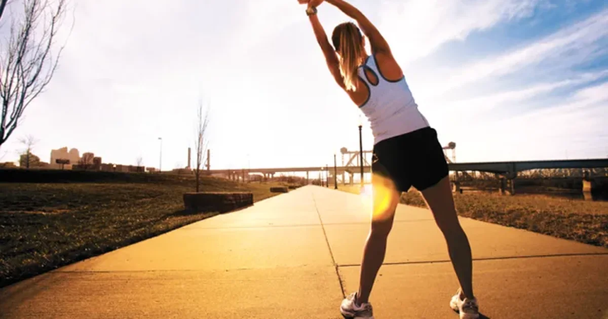 Çfarë i ndodh trupit tuaj kur stërviteni para se të hani