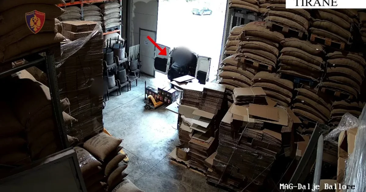 800 mijë € përfitime  Vodhën 40 tonë kafe në subjektin ku punonin  arrestohen magazinierët