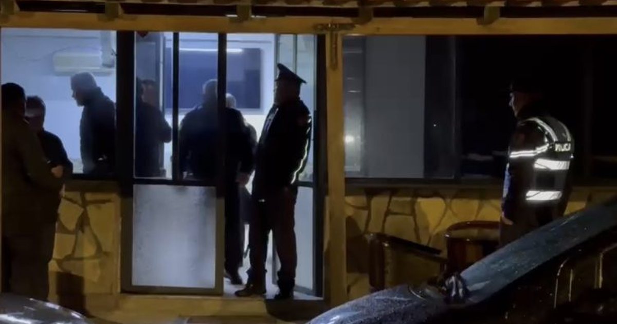 Plagosi me thikë adoleshentin  arrestohet 19 vjeçari në Korçë  policia del me njoftimin zyrtar