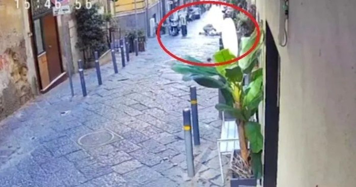 Hodhi statujën nga ballkoni dhe la të vdekur turisten  prindërit e 13 vjeçarit në Napoli ndiqen penalisht për vrasje