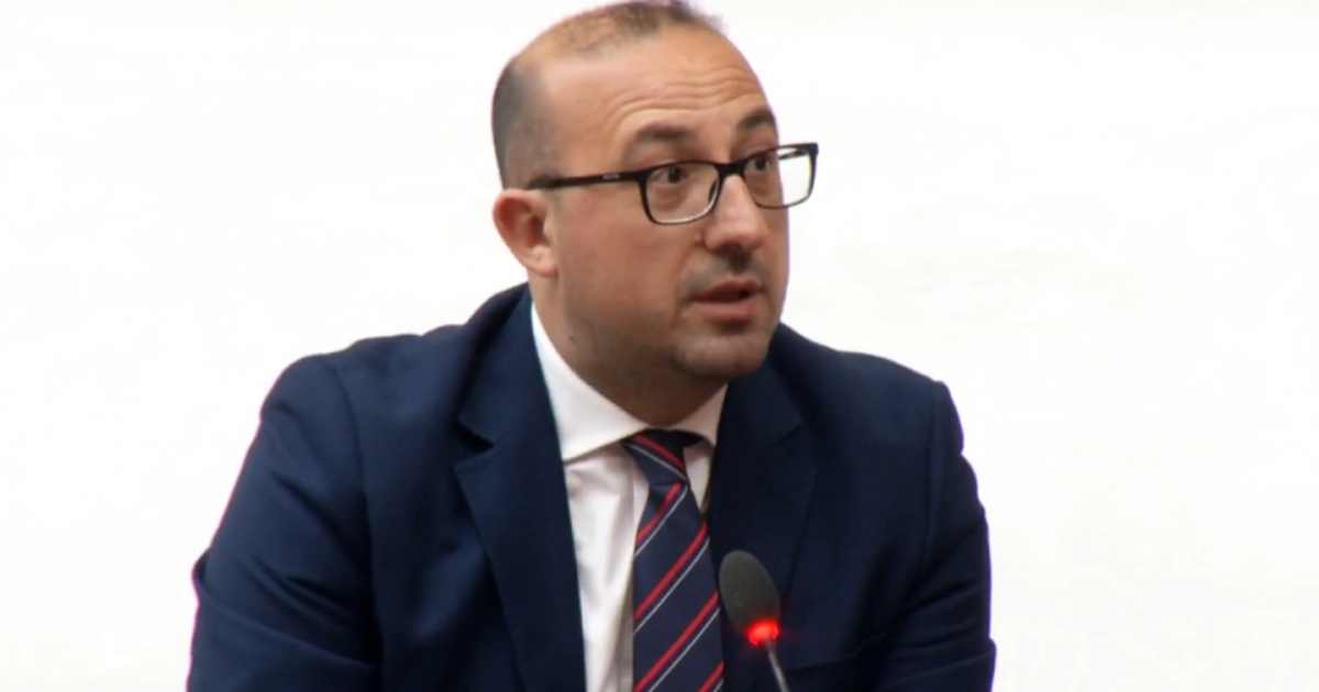  Ne fshatarëve s na vjen radha   Korreshi kërkon interpelancë me ministren e Shëndetësisë  Situata në spitalin e Lushnjes nuk pret