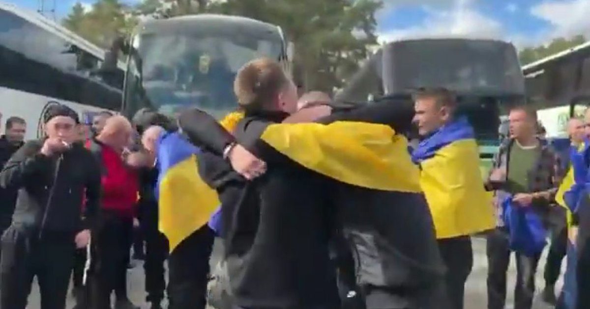 Përqafime dhe emocione  Ukraina dhe Rusia shkëmbejnë qindra të burgosur lufte  VIDEO 