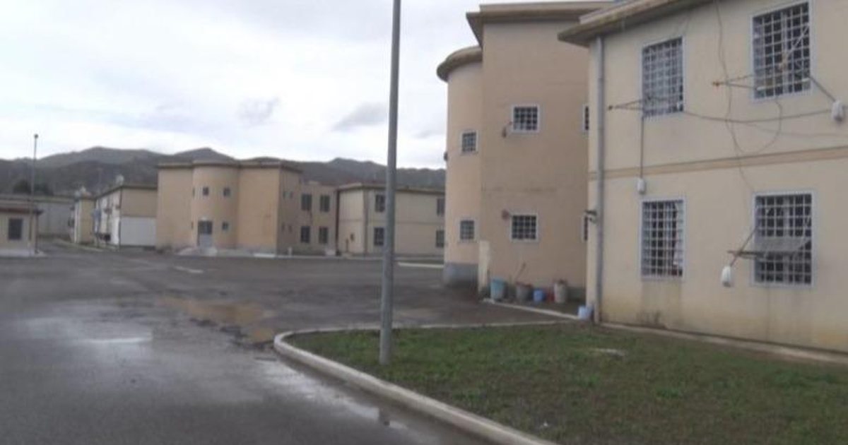 Iu gjet drogë në çorape  i dënuari me burgim të përjetshëm transferohet nga burgu i Peqinit në atë të Burrelit