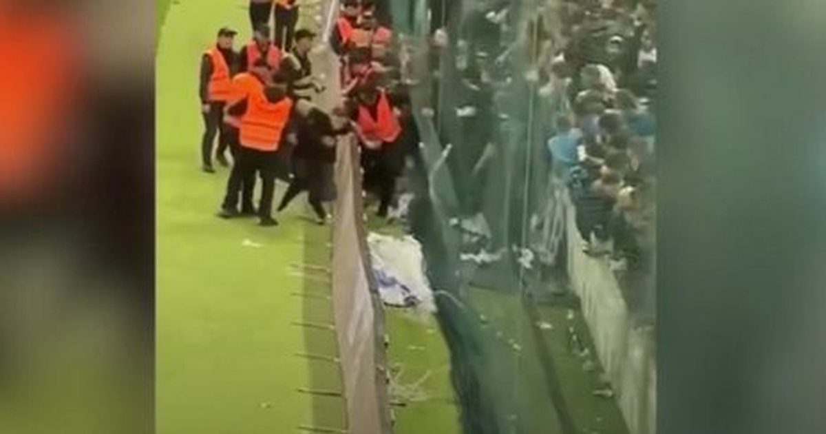 Plas sherri te  Air Albania  pas golit të Partizanit  tifozët bardheblu përleshen me sigurinë  Policia qetëson ultrasit