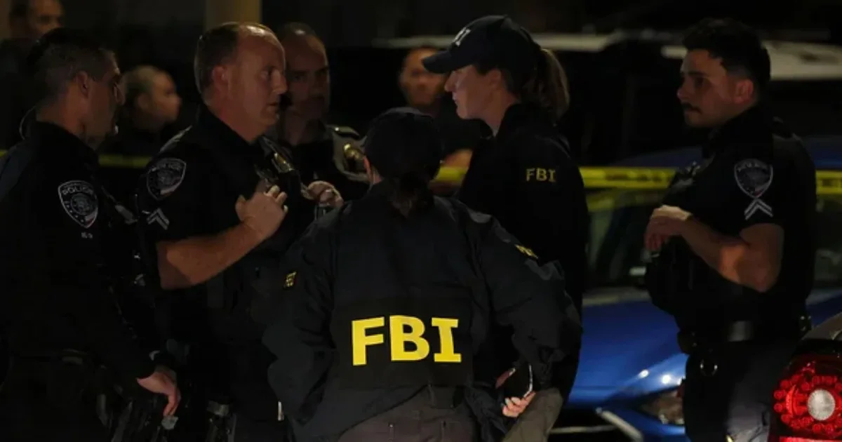 I dyshuari i tha policisë se shënjestra ishte presidenti Trump  jeleku antiplumb shpëtoi agjentin e sigurisë