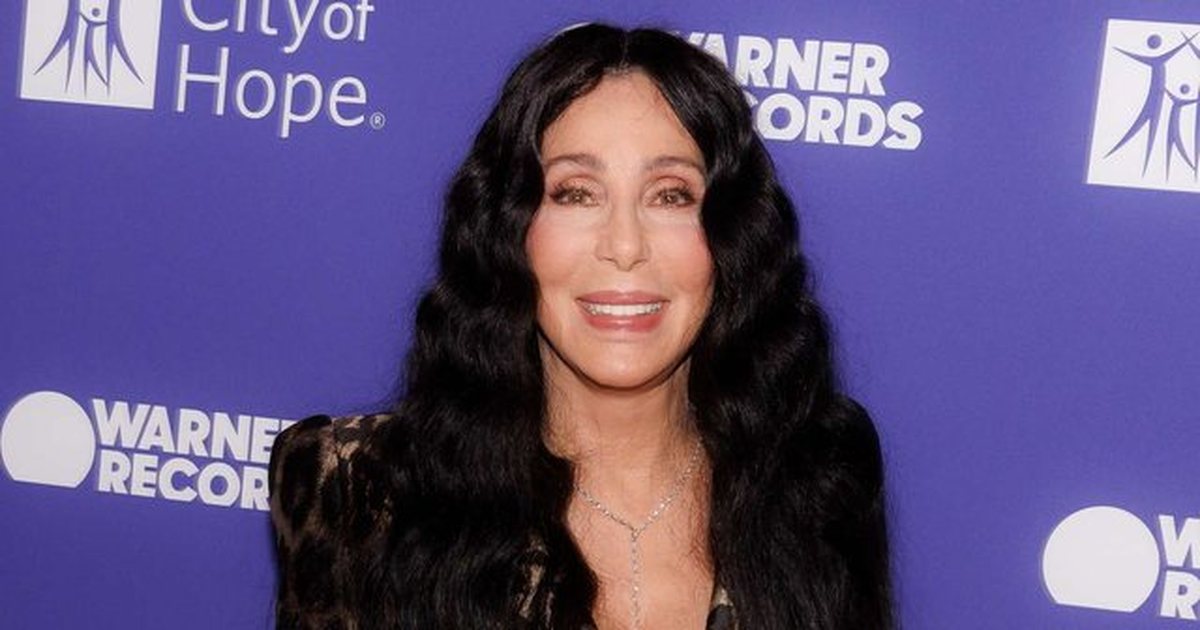 Zbulim surprizë në familjen e Cher  këngëtarja mëson se është bërë gjyshe pas 15 vitesh