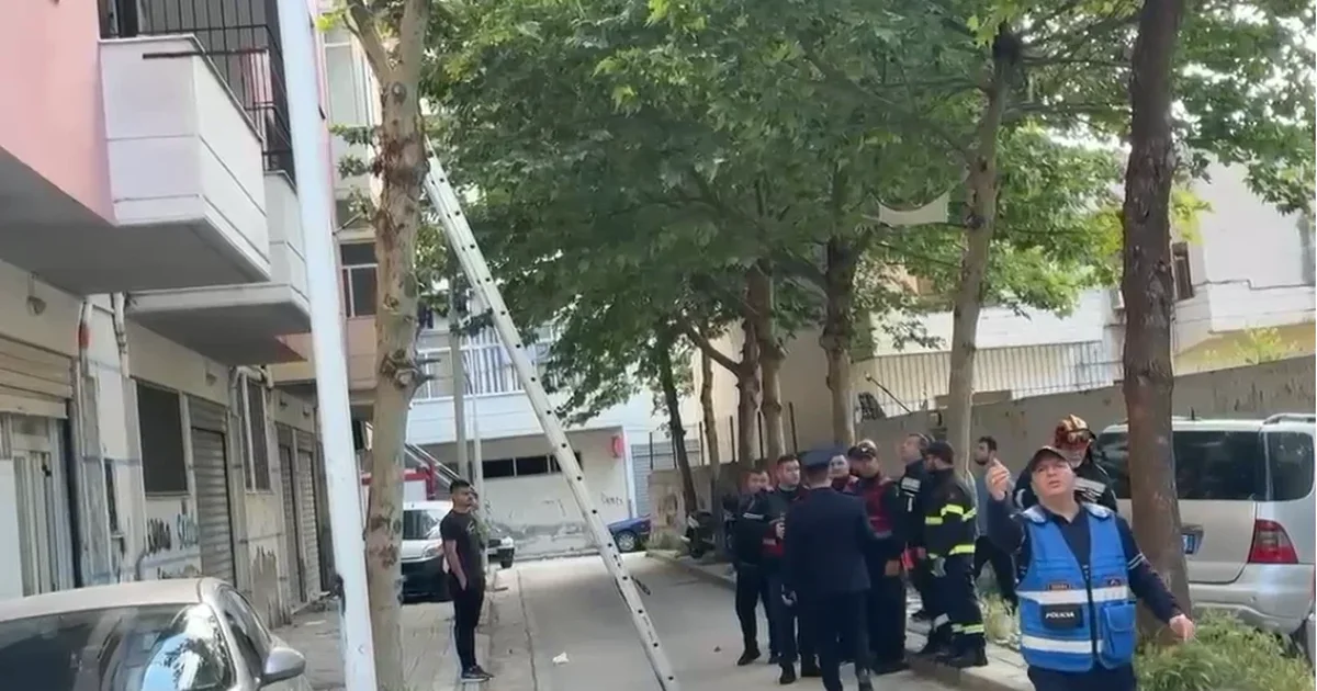 E moshuara me sklerozë alarmon lagjen Pavarësia në Vlorë  tenton të hidhet nga kati i tretë i banesës