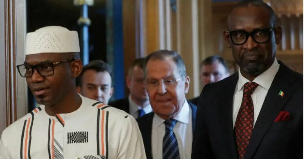 Sulm i koordinuar  Kamioni me eksploziv goditi rezidencën e tij  vritet ministri i Mbrojtjes në Mali