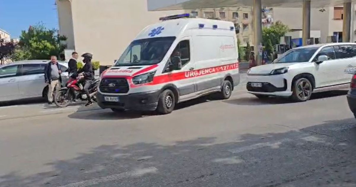 Po kalonte vijat e bardha pranë një shkolle në Durrës  e moshuara përplaset nga një automjet