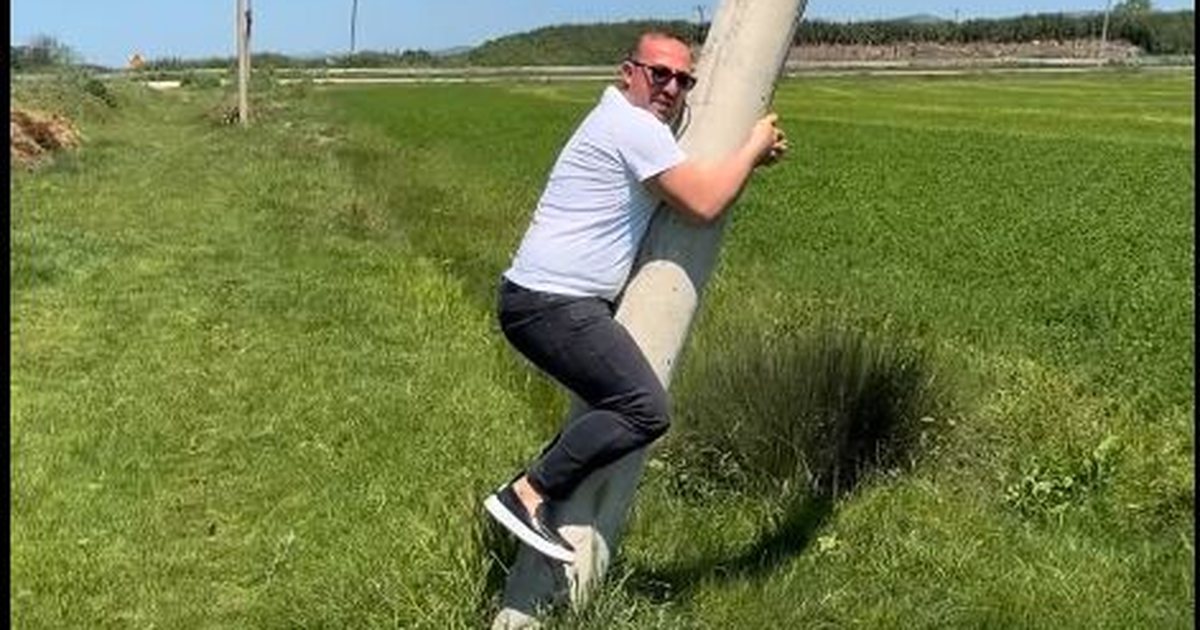 VIDEO  Deputeti Korreshi hipën në shtyllë dhe ironizon ministrin  O Karakaç  këto që keni vendosur na kujtojnë 