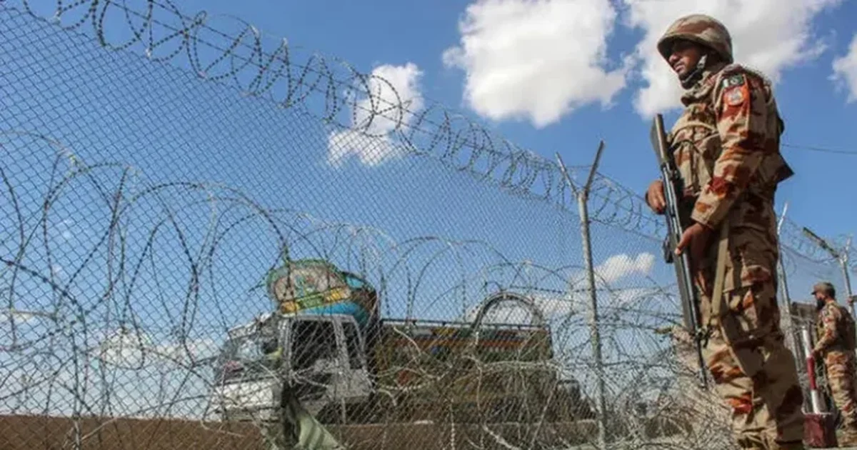 Përshkallëzohen sulmet në kufirin Afganistan Pakistan  3 viktima dhe 45 të plagosur  mes tyre dhe fëmijë