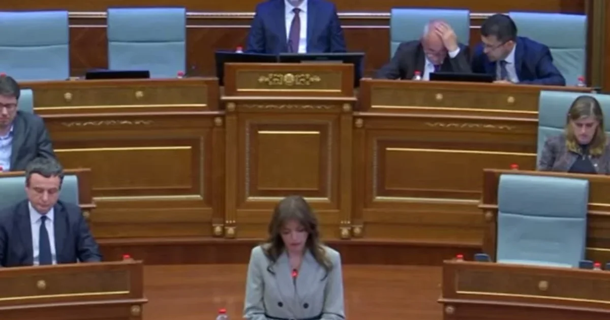 Mungesa e opozitës në seancën e jashtëzakonshme plenare në Kosovë  Albulena Haxhiu  Prodhon pasoja për vendin