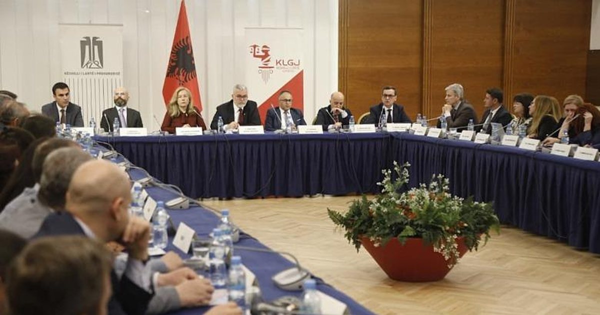 Vonesat e theksuara në vlerësimin e magjistratëve  KLGJ dhe KLP përballen me kritika të forta