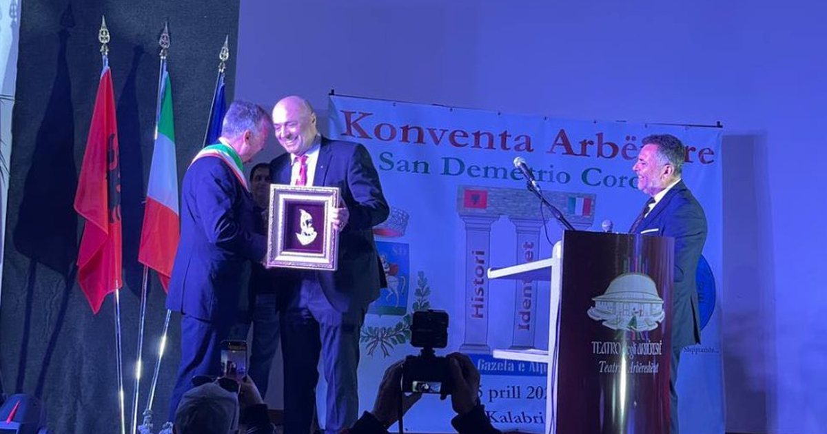 CEO i SIGAL në festën e vëllezërve arbëreshë  Avni Ponari në  Konventën Arbërore  për teatrin e ri