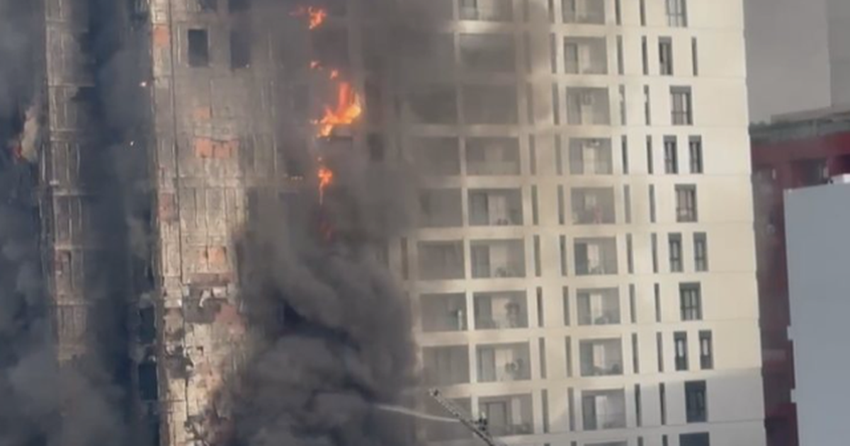 Sërish zjarr në Tiranë  flakët përfshijnë një apartament në rrugën  Jordan Misja 