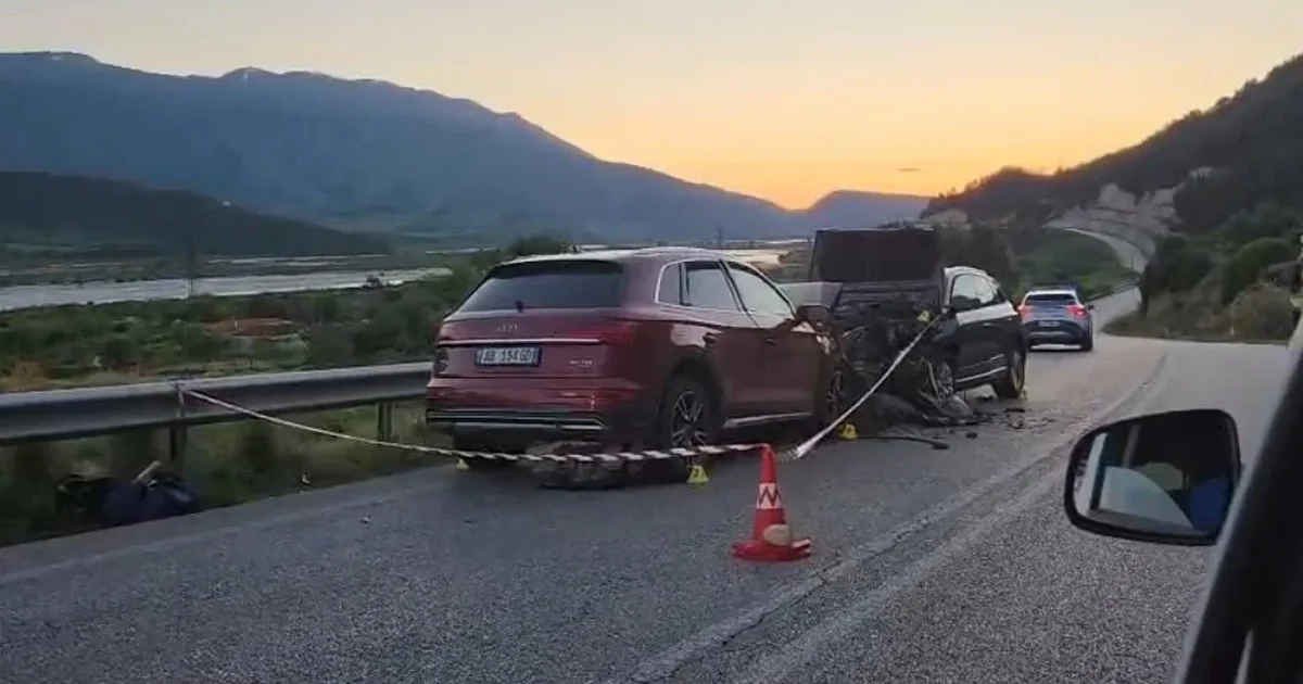 Aksident në aksin Tepelenë Krahës  përplasen dy makina  8 të plagosur