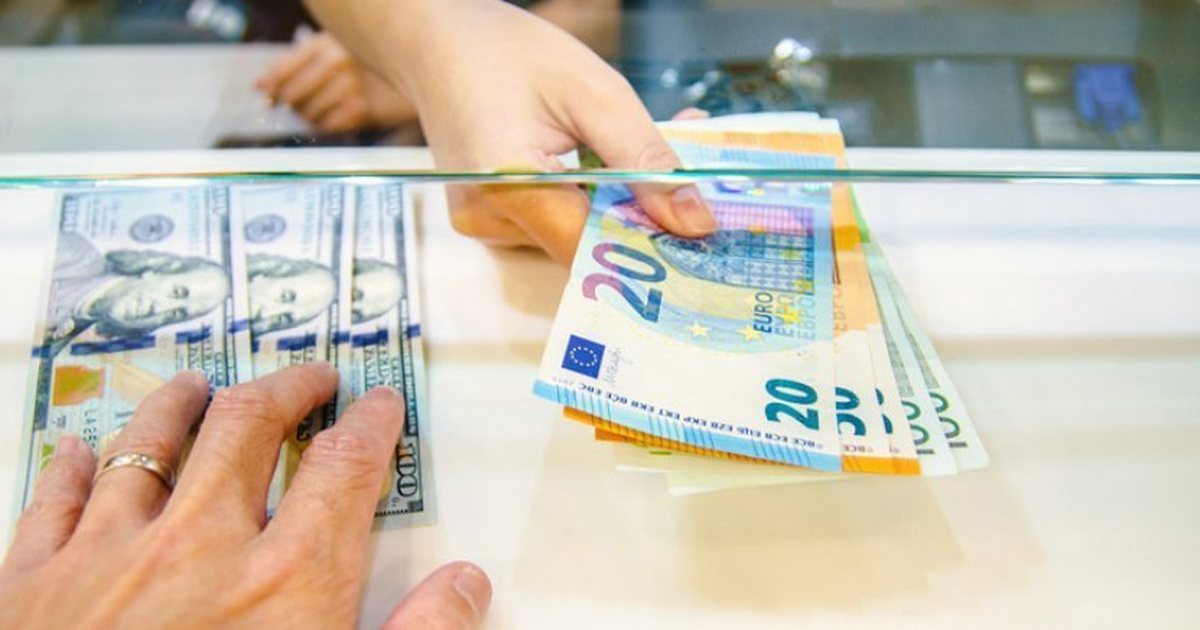 Këmbimi valutor  Çfarë po ndodh sot me monedhat e huaja  Me sa po blihen dhe shiten dollari dhe euro