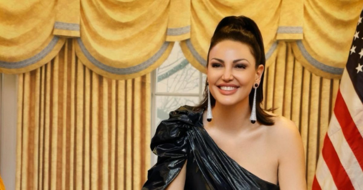 I zë vendin Trump it  Bleona Qereti këmbë për mbi këmbë në zyrën Ovale të Shtëpisë së Bardhë  FOTO 