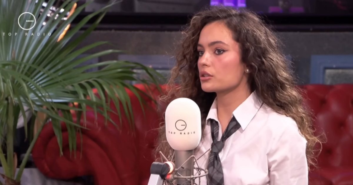 A ia ka kthyer rrobat  Livia nuk e kursen Brikenën  Kur më ofendon  pse i prek gjërat e mia   