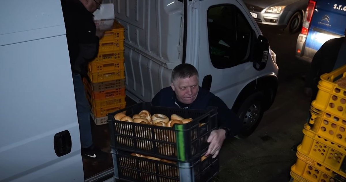 Kryeministri sllovak bën turnin e natës në një furrë buke në shenjë solidariteti me punëtorët  VIDEO 