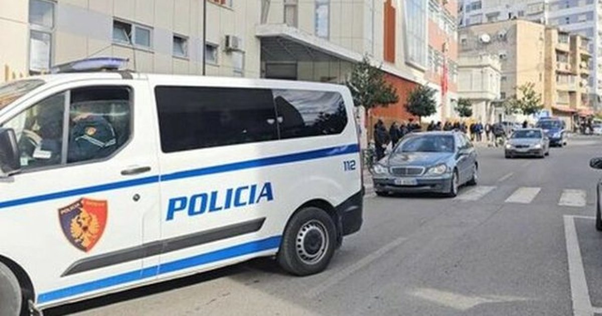 Policia  mësyn  në disa qytete të qarkut Elbasan  Dhjetëra urdhër arreste  kontrolle në disa banesa