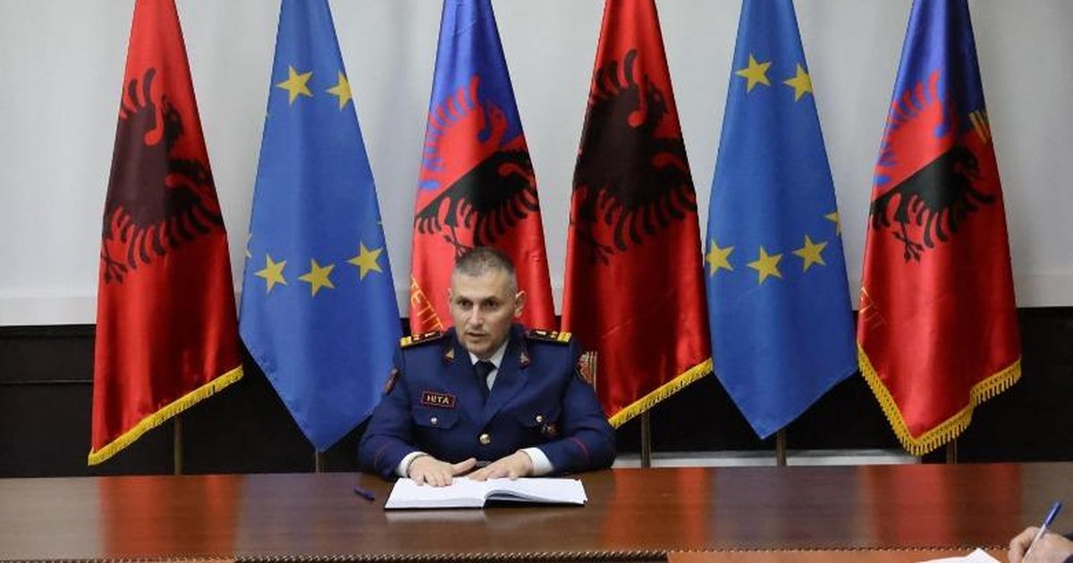 Kryepolici Skënder Hita emëron Alban Hoxhën shef komisariati nr 6 në Tiranë