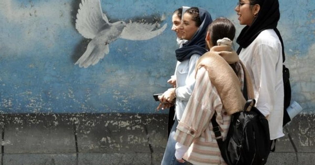 Shkrimtari Mohammad Tolouei  Mirë se vini në Teheran  Jemi mësuar me dhimbjen  ndaj mbijetojmë
