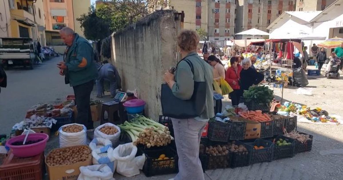 Berat  Rritja e çmimit të karburantit sjell rritje të çmimeve të shportës  Pensionistët  shtresa më në vështirësi