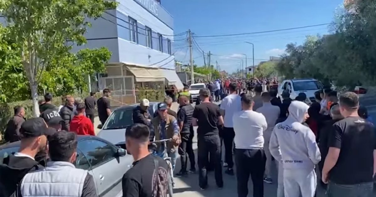  Ma vranë djalin në derë të shtëpisë   Tragjedia në Durrës  banorët  Prindërit e panë ngjarjen nga mediat 