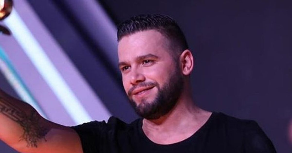 Di që ai   Miku i Flori Mumajesit  zbulon arsyen e largimit nga muzika të këngëtarit
