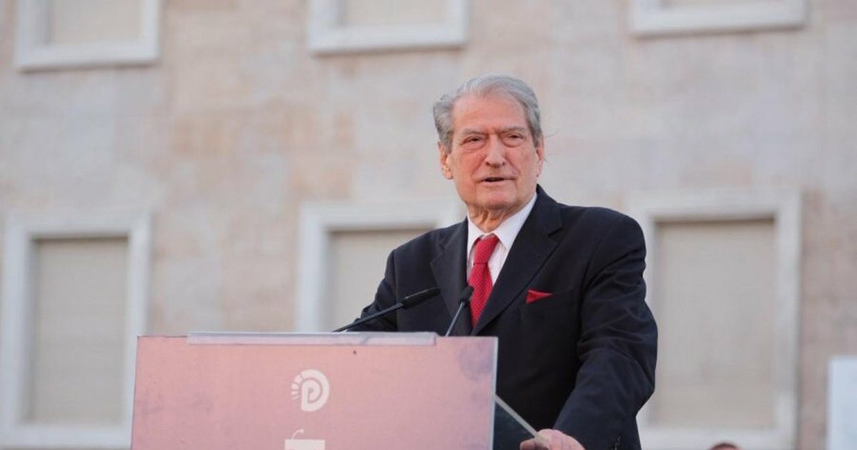  Politika e Ramës po largon gjysmën e kombit   Berisha  shpërthen  në akuza ndaj qeverisë  Na hëngri korrupsioni