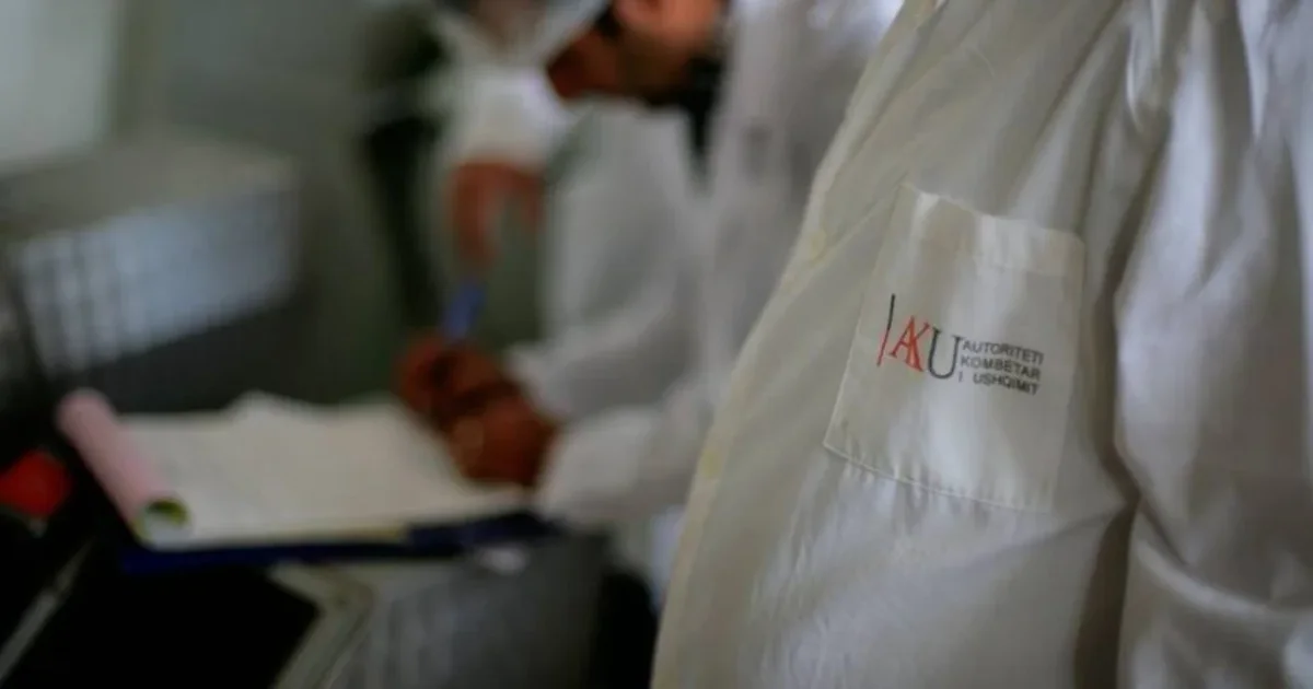 SKANDALI i helmimit të studentëve të Akademisë së Sigurisë  AKU gjobit kompaninë e kateringut