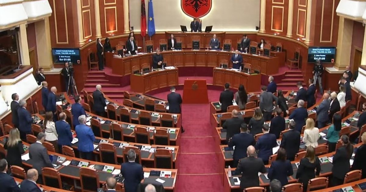 Ndarja nga jeta e Servet Pëllumbit  seanca plenare në Kuvend nis me një minutë heshtje