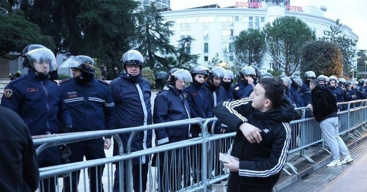 Sot protesta e opozitës  leja vetëm në Bulevard  policia vendos 1200 efektivë në terren