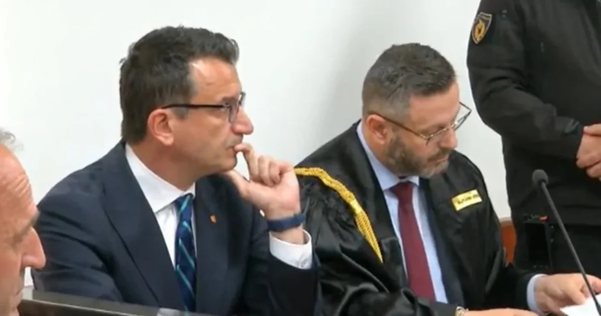 Padia në Administrative  Veliaj SHPËRTHEN në sallën e gjyqit  E di gjithë Shqipëria që Ols Dado nuk është prokuror