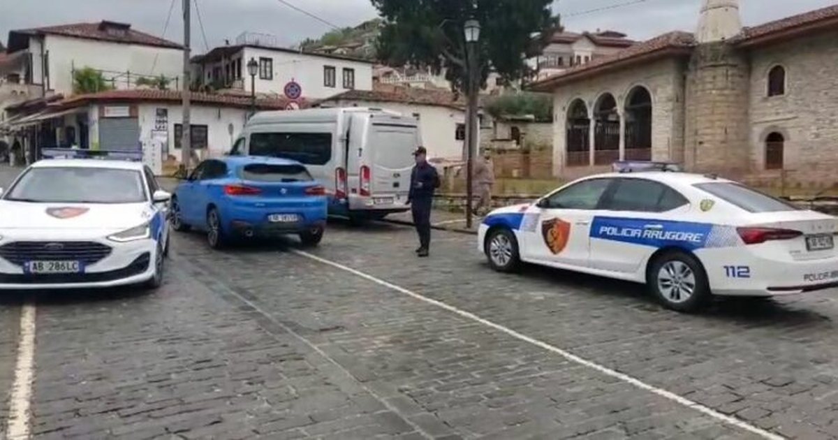 Aksident në Berat  Makina përplas këmbësorin  60 vjeçari përfundon në spital