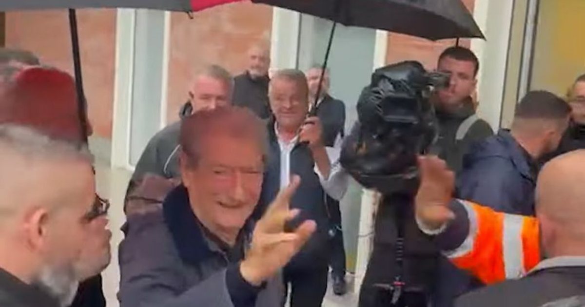 Pak para nisjes së protestës  Berisha mbërrin në selinë blu