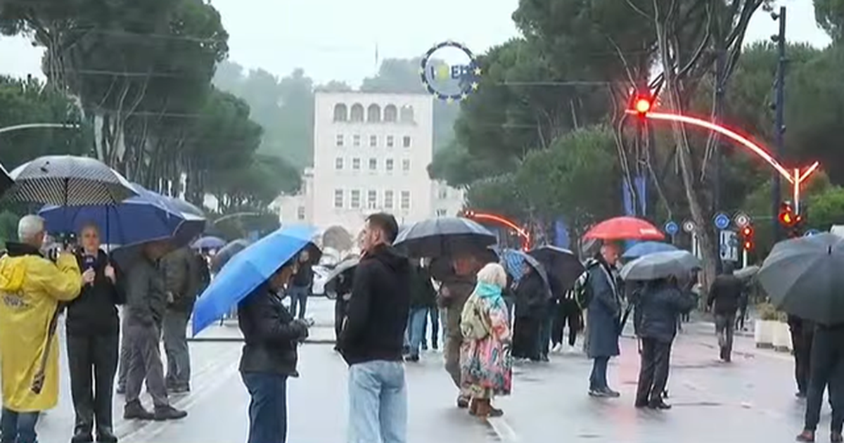 Protesta e opozitës  qytetarët mblidhen para Kryeministrisë  1500 policë në terren