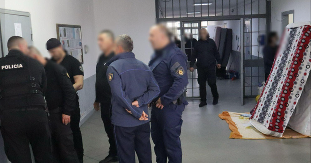 Aksion blic në IEVP Fier  Vlorë dhe Peqin  Drejtoria e Burgjeve jep detaje  zbulon se çfarë u sekuestrua nëpër qeli