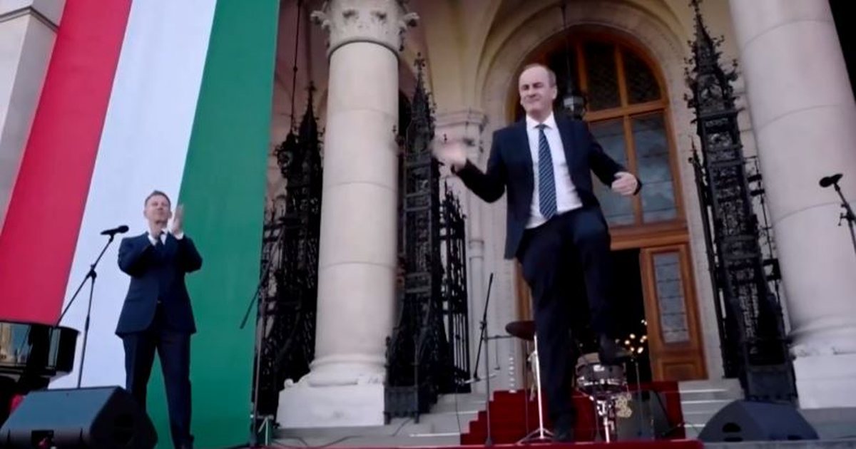  Ministri kërcimtar  rikthehet në skenë  Zsolt Hegedűs sërish viral në inaugurimin e qeverisë së re hungareze