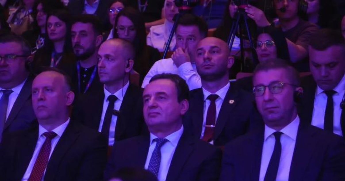 Kongresi i VLEN  Albin Kurti në krah të Mickoskit  për herë të parë  harrohet  himni shqiptar  reagime të ashpra në RMV dhe Kosovë