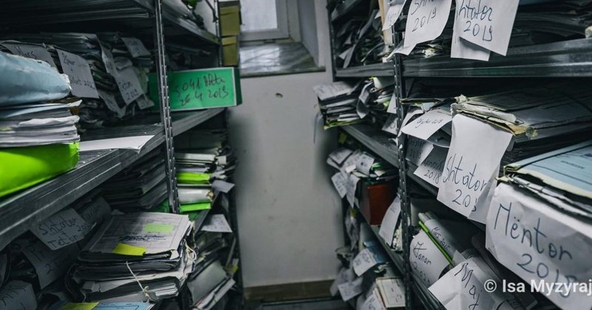 FOTO  12 vite për një vendim  Mijëra dosje të grumbulluara në bodrumet e Gjykatës së Apelit