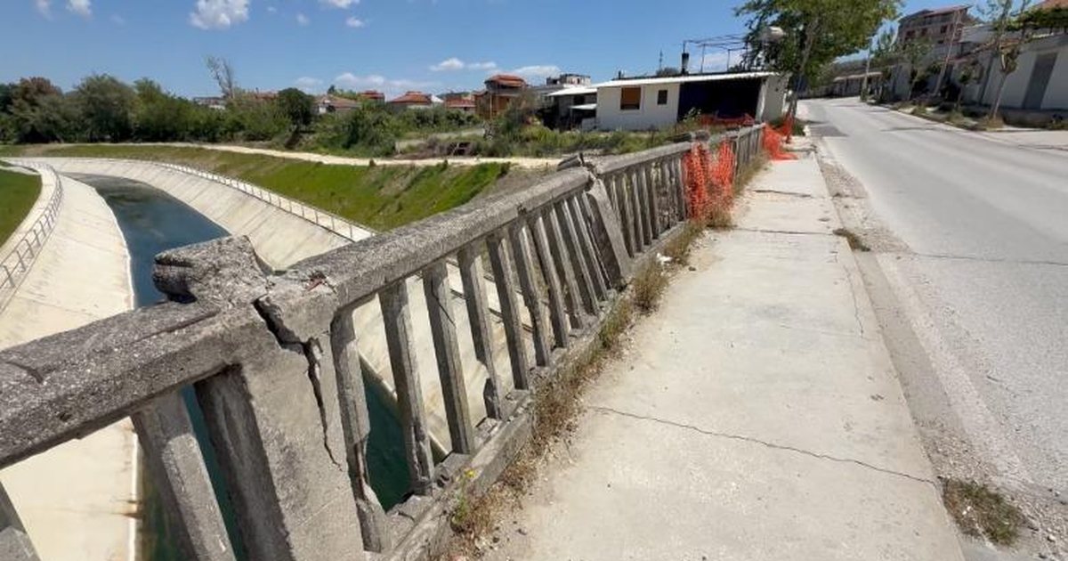 Ura e Gjanicës tek  Kryengritja e Fierit   jashtë investimit  Banorët të shqetësuar  Na rrezikon jetën 
