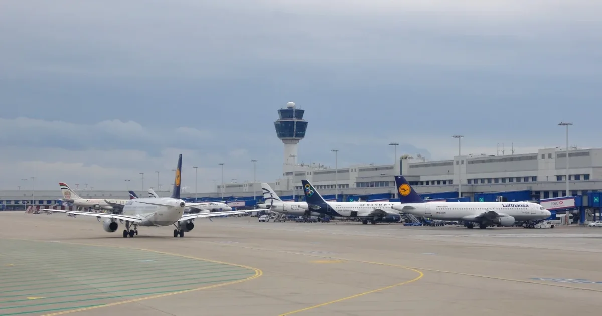 Panik në aeroportin e Athinës  avioni me 184 persona pëson defekt në ajër  bën ulje emergjente