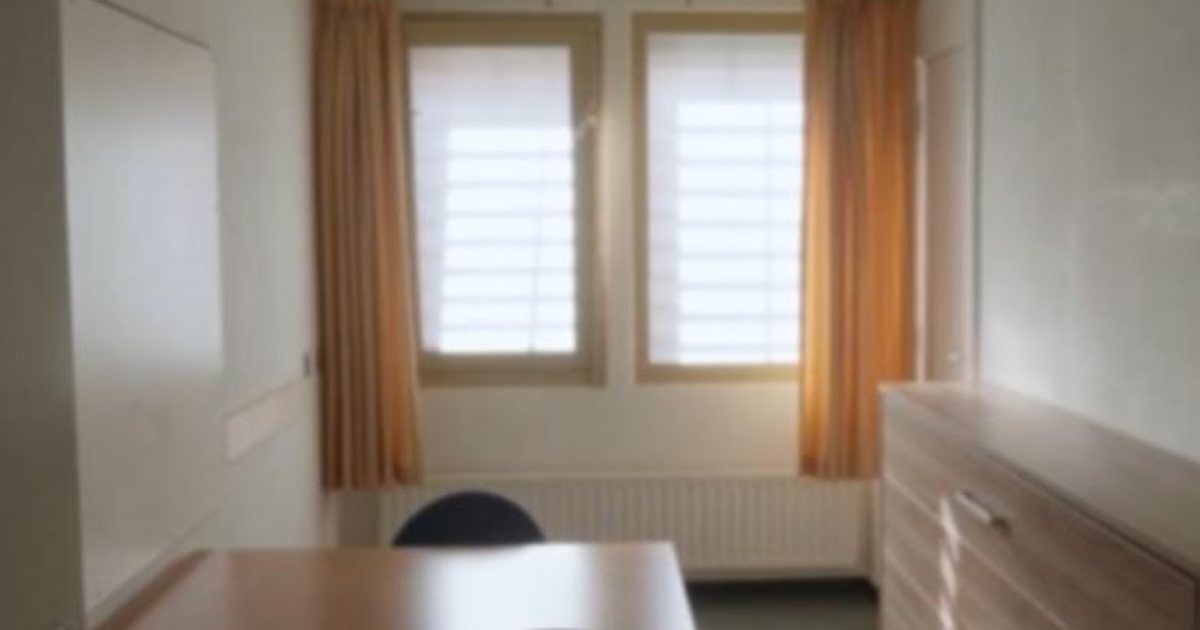 VIDEO  Publikohen pamjet brenda burgut në Hagë  Ja ambientet ku po mbahen Hashim Thaçi dhe ish krerët e UÇK së