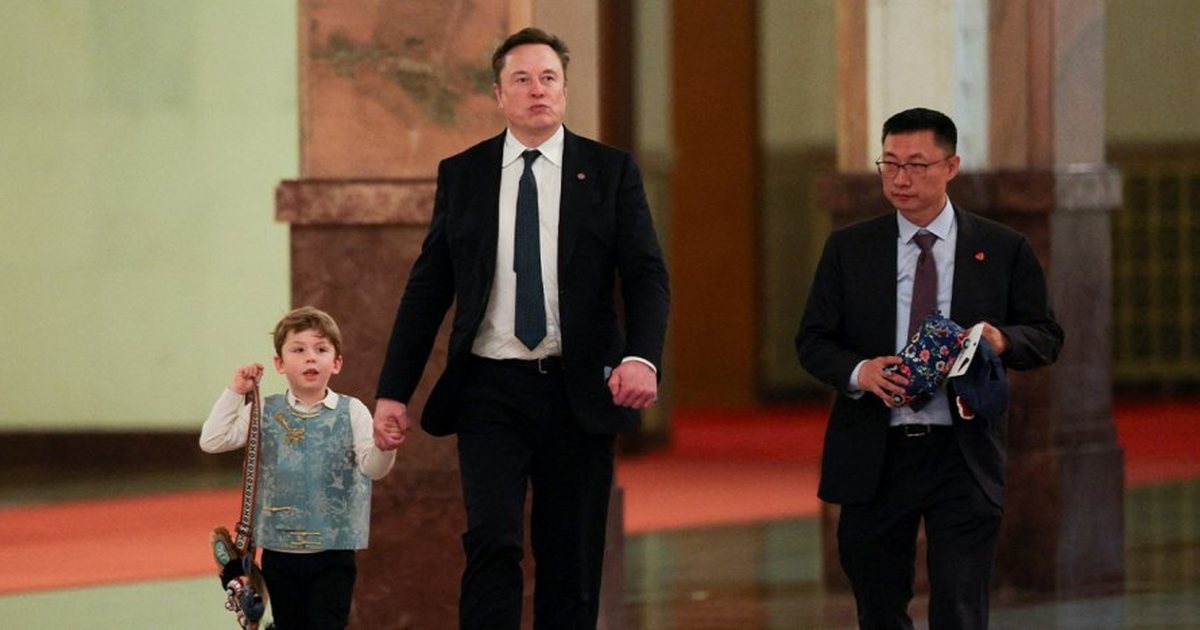Elon Musk shfaqet me të birin gjatë vizitës në Pekin  6 vjeçari  X  vjedh vëmendjen  VIDEO 