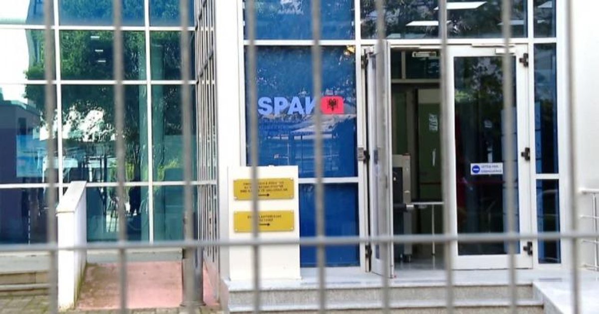 Përplasja me armë mes anëtarëve të Bajrave dhe Aleksandër Prendit  vendngjarja një  fushë betejë   3 makina luksoze të dëmtuara e 34 gëzhoja